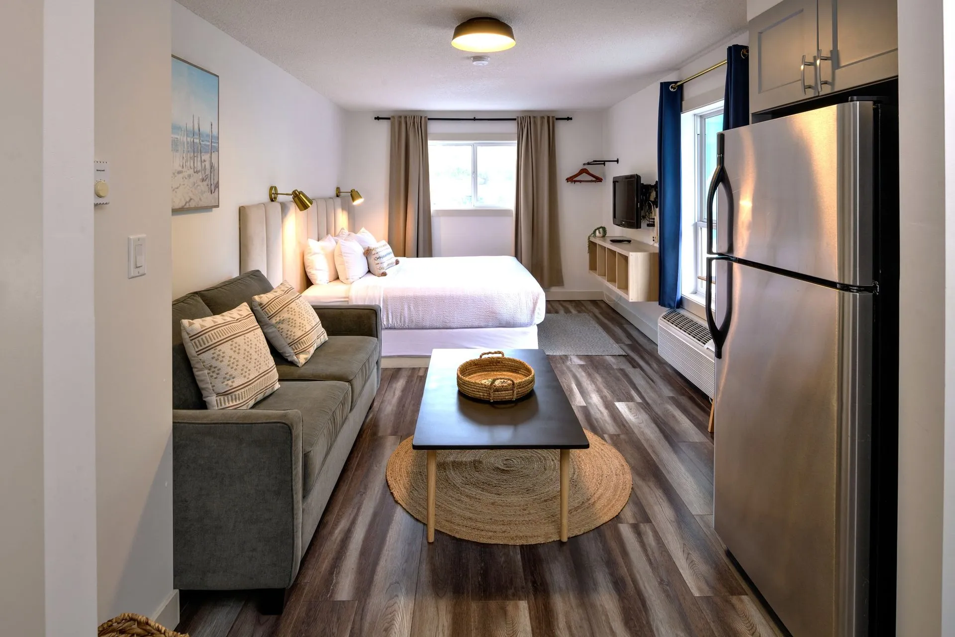 Deluxe King Suite with Kitchen at Lakeside Villa in Penticton