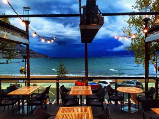 Salty's Beach House - Okanagan Lake Penticton