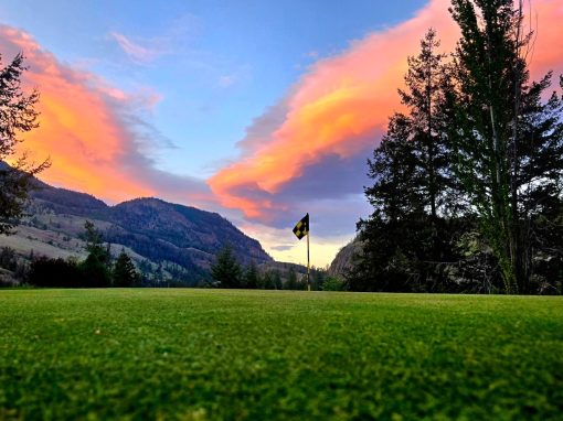Twin Lakes Golf Course & RV Park - Sunset views of the green